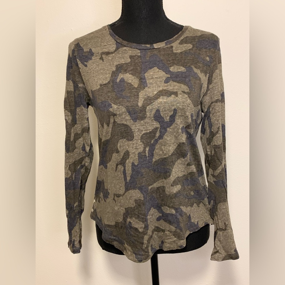 Generation Love Linen Snap Sides Top